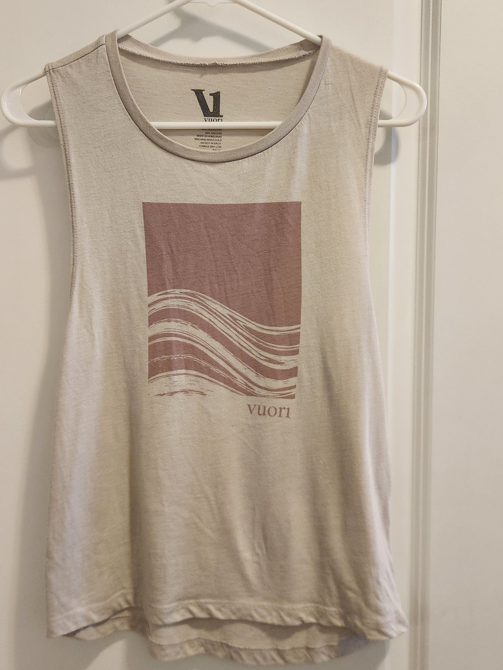 Vuori Women's Cream Graphic Muscle Tank - Rose Print